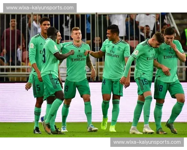 绿茵史诗，激情碰撞：曼联vs皇马经典集锦，点燃你的足球DNA！